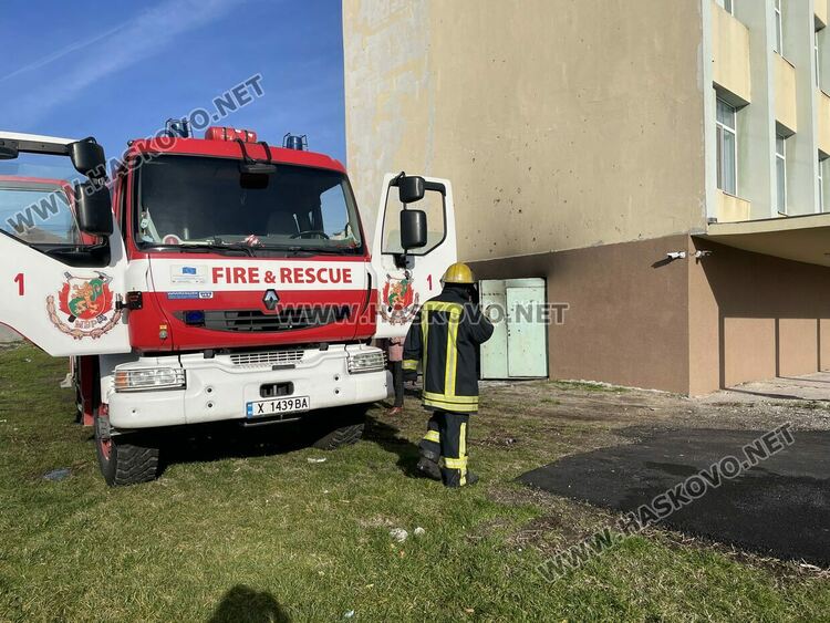 Пожар избухна в котелно на училище, евакуираха учениците