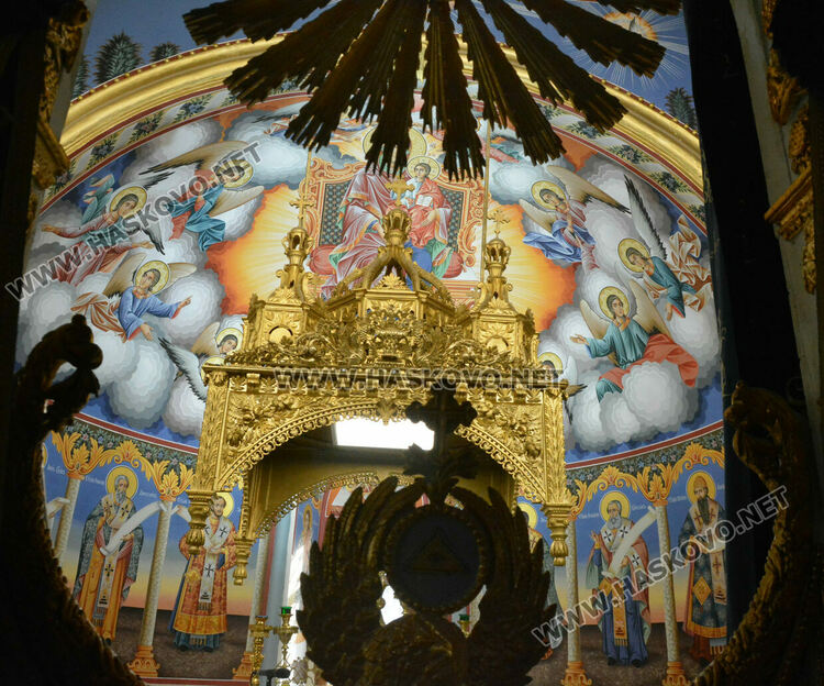 Катедралният храм на Хасково „Св. Богородица“ посреща Ивановден с изографисана апсида