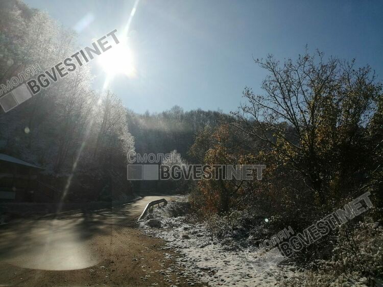 Променлива облачност, разкъсваща се до слънчево в планината