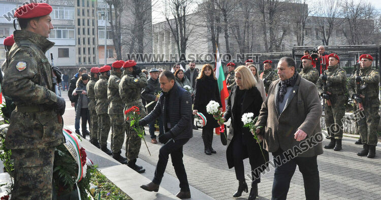 Хасково чества 174 години от рождението на Христо Ботев