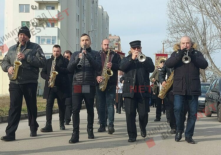 7-годишният Йордан нагази водите на р.Марица край Димитровград за Разпятието