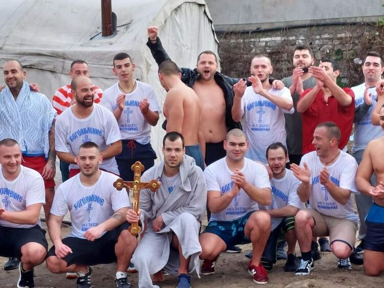 За четвърти път Мартин Пеев спасява Богоявленския кръст в Асеновград