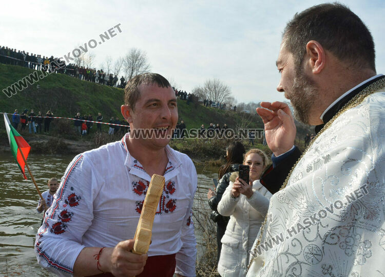 Военен извади кръста от река Харманлийска на Богоявление