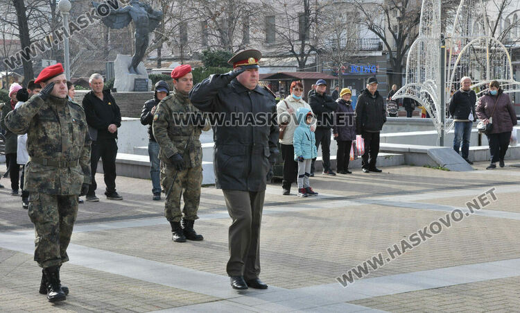 Богоявленски водосвет на бойните знамена в Хасково