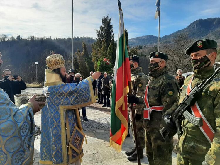 12 смелчаци нагазиха водите на р.Черна за Божия кръст, улови го 31-годишен смолянчанин