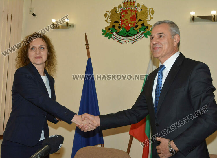 Катя Панева встъпи в длъжност като областен на Хасково с пожелание да продължи промяната