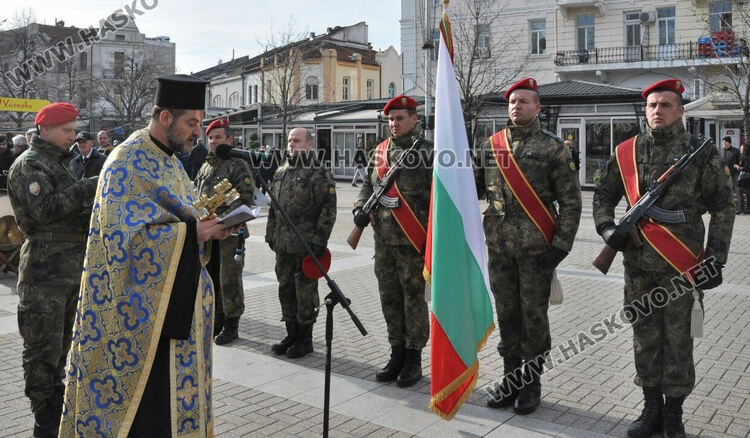 Богоявленски водосвет на бойните знамена в Хасково