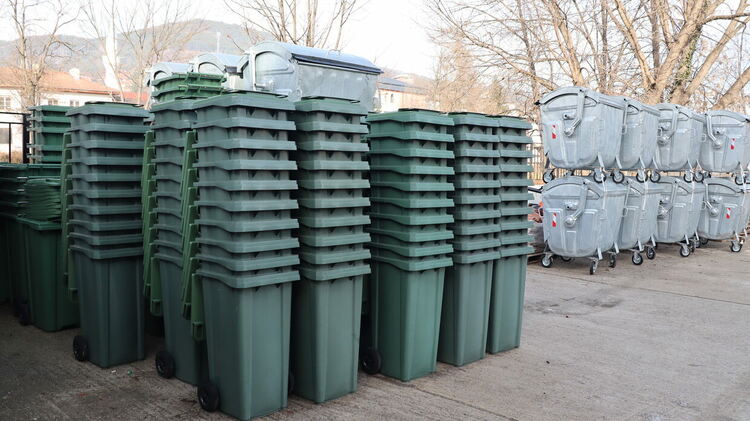 Община Ардино закупи нови пластмасови кофи и метални контейнери за битови отпадъци