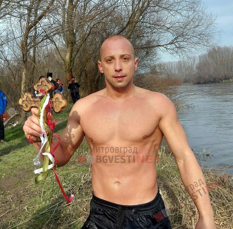 7-годишният Йордан нагази водите на р.Марица край Димитровград за Разпятието