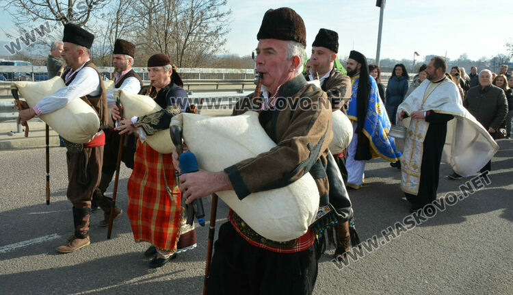 Военен извади кръста от река Харманлийска на Богоявление