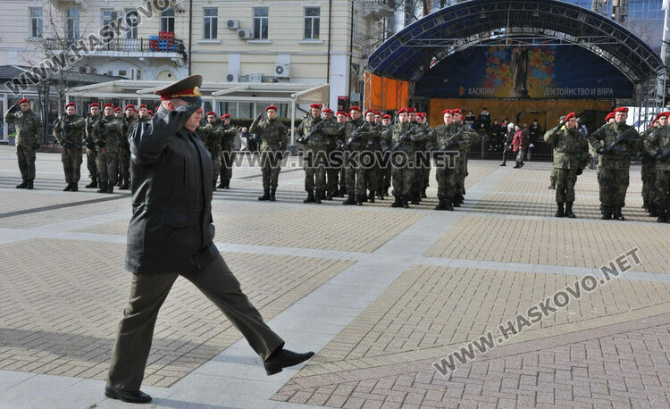 Богоявленски водосвет на бойните знамена в Хасково