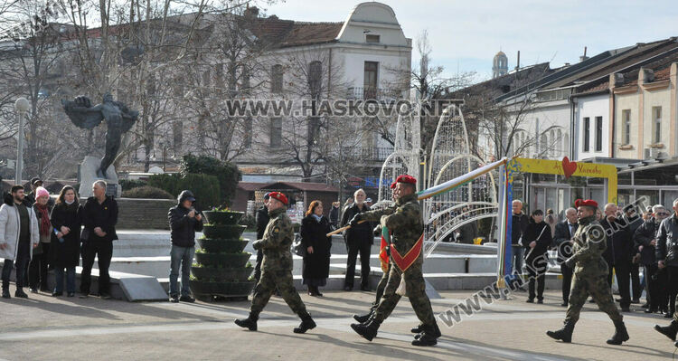 Богоявленски водосвет на бойните знамена в Хасково