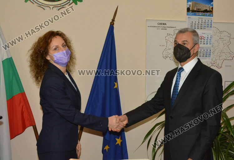 Катя Панева встъпи в длъжност като областен на Хасково с пожелание да продължи промяната