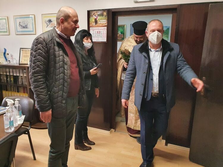 Зрелостник извади кръста от водата в Първомай