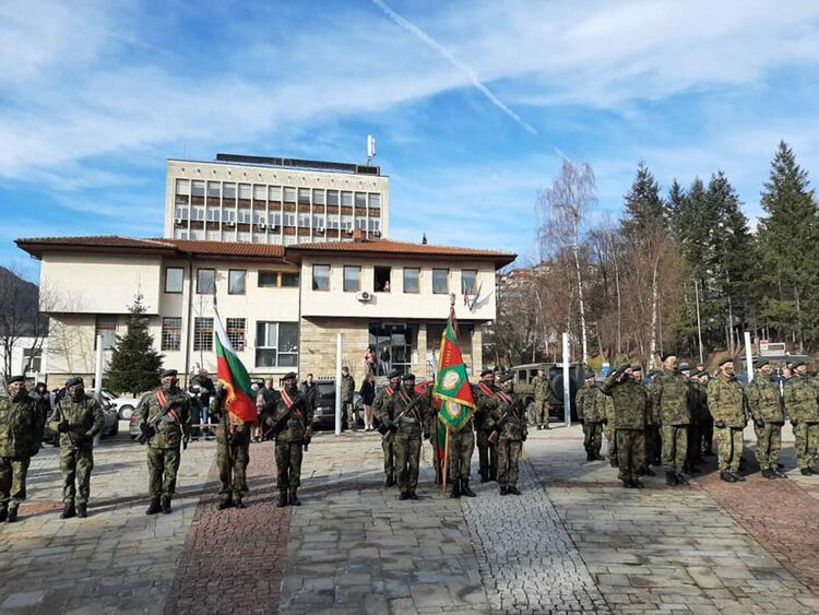 12 смелчаци нагазиха водите на р.Черна за Божия кръст, улови го 31-годишен смолянчанин