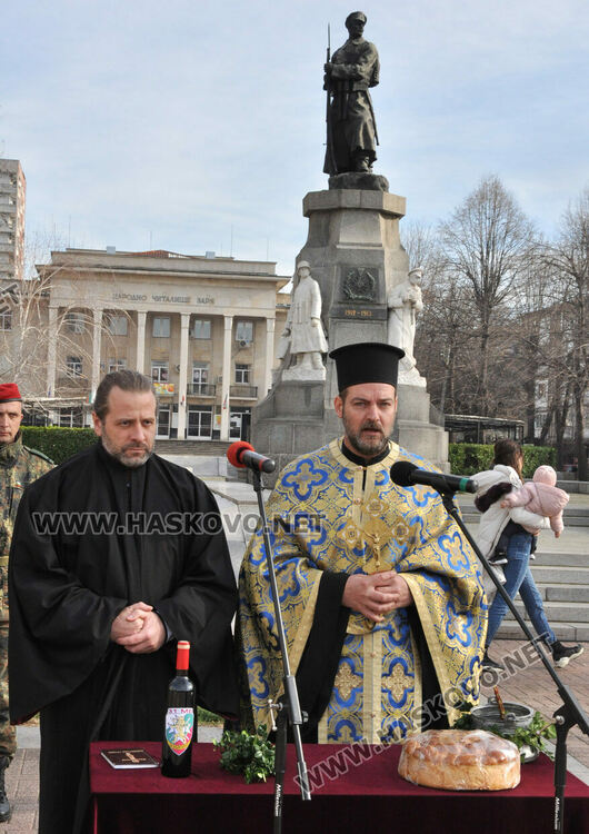 Богоявленски водосвет на бойните знамена в Хасково