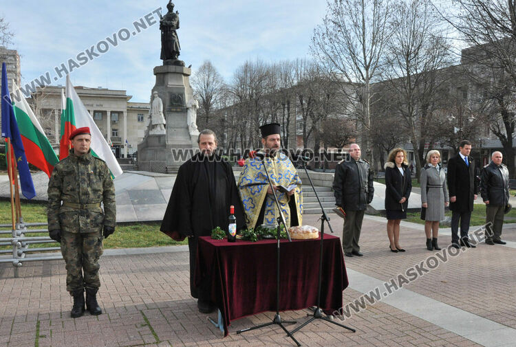 Богоявленски водосвет на бойните знамена в Хасково
