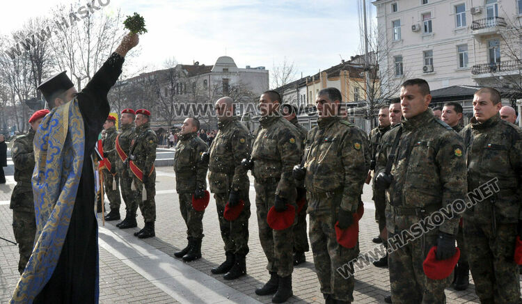 Богоявленски водосвет на бойните знамена в Хасково