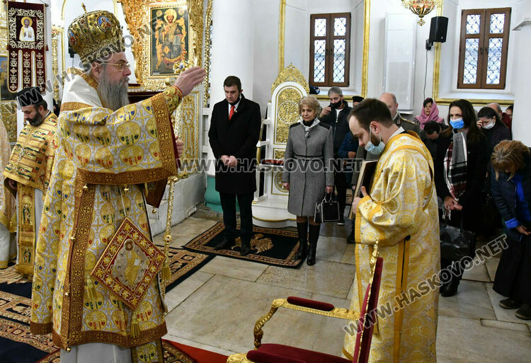 Хасковлии посрещнаха митрополит Николай в църквата „Света Богородица“ на Ивановден