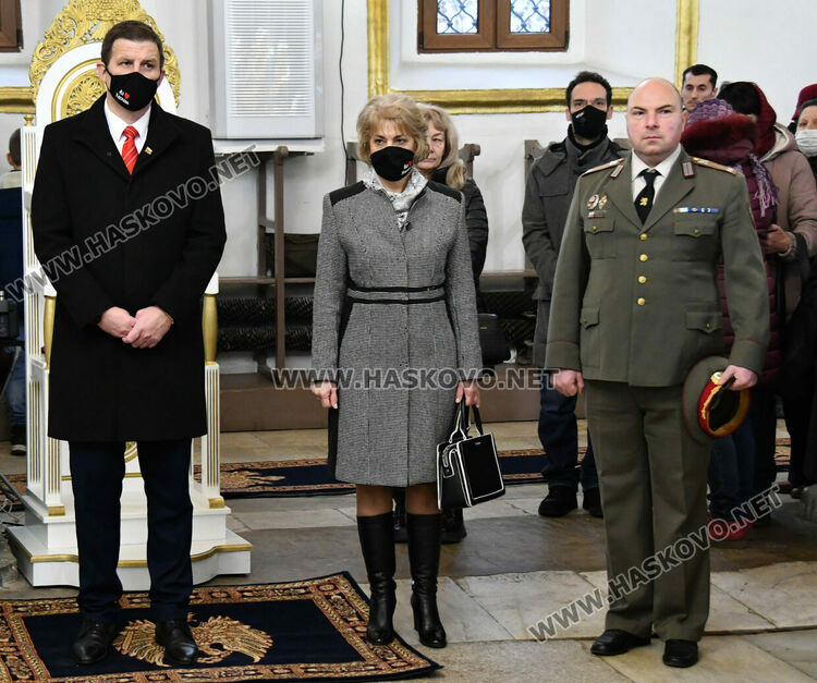 Хасковлии посрещнаха митрополит Николай в църквата „Света Богородица“ на Ивановден