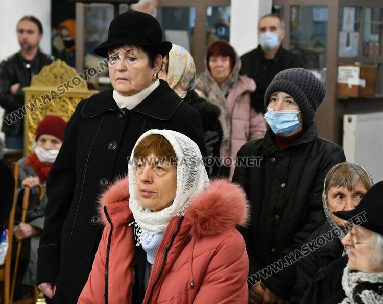Хасковлии посрещнаха митрополит Николай в църквата „Света Богородица“ на Ивановден