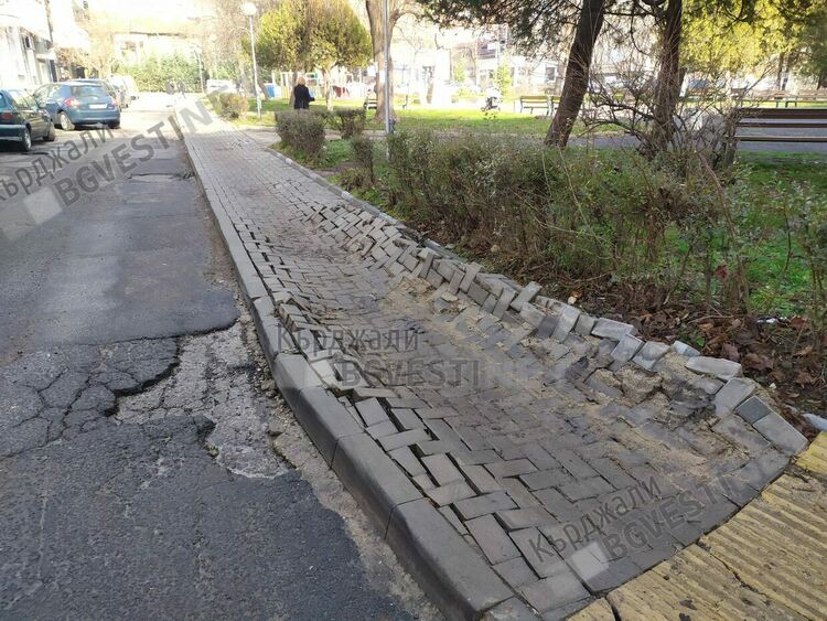 Кърджали се сдоби със „Златен тротоар”,разкопаван и настилан е три пъти през последните пет години/снимки/