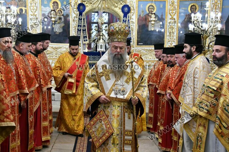 Хасковлии посрещнаха митрополит Николай в църквата „Света Богородица“ на Ивановден