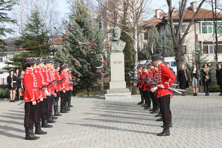 На 6 януари ботевци честват 174 години от рождението на своя патрон