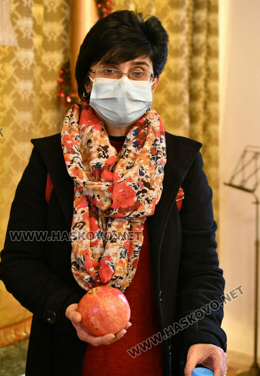 Освещаване на нарове и литургия в арменската църква в Хасково