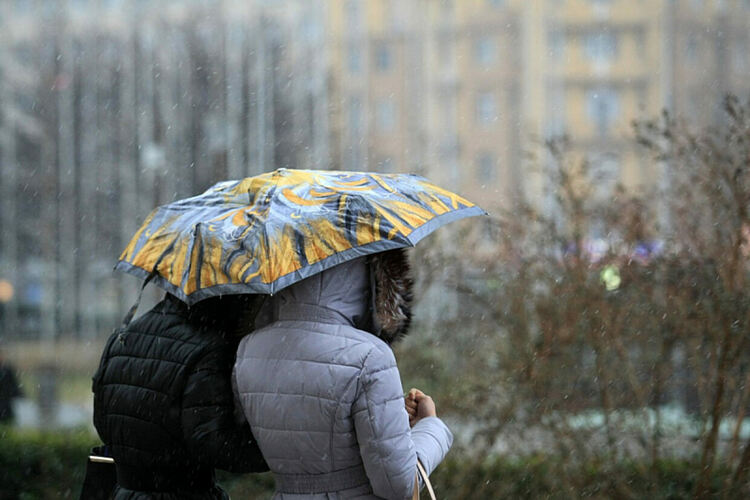 Облачно и дъждовно в събота