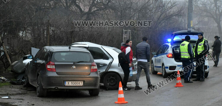 Четирима пострадаха при катастрофа между Ситроен и БМВ