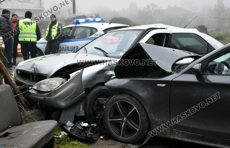 Четирима пострадаха при катастрофа между Ситроен и БМВ