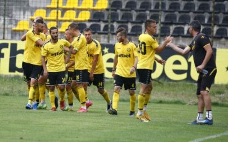 Миньор Перник започва подготовка с три нови попълнения