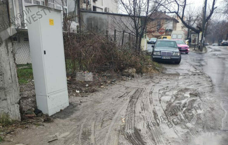 Разбит  тротоар в Гледка стана причина за инцидент на пътя