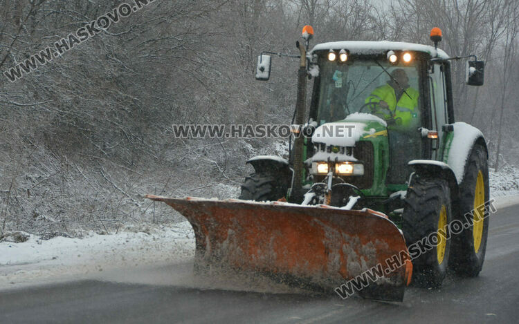 22-годишен се обърна с Форд в дере край Хасково