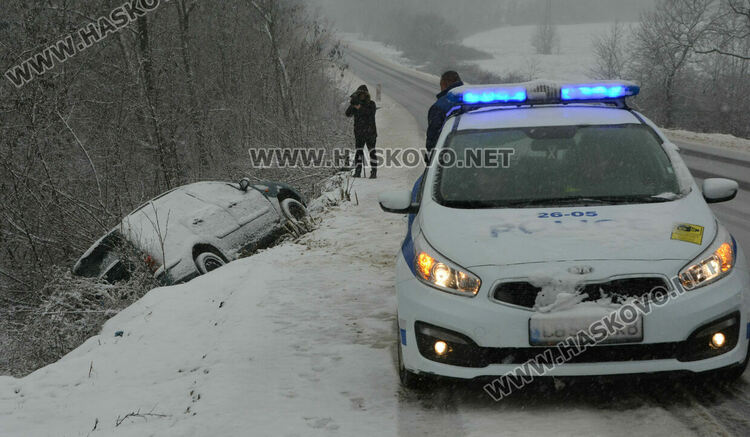22-годишен се обърна с Форд в дере край Хасково