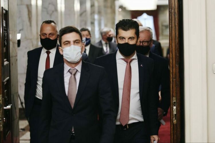 Премиерът Кирил Петков се самоизолира