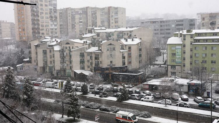 Първи сняг в Кърджали, снежната покривка е 10 см, градът се чисти от полунощ