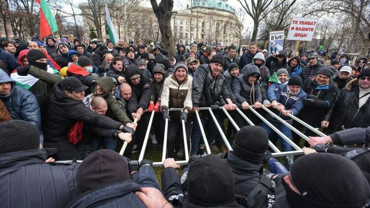 СЕМ осъди посегателството над журналисти на протеста на Възраждане