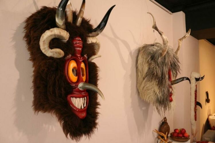 В Мечкарницата