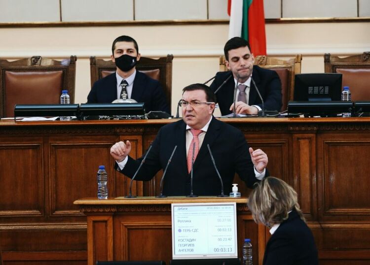 Костадин Ангелов пита коя е лабораторията, тествала председателя на НС за ковид