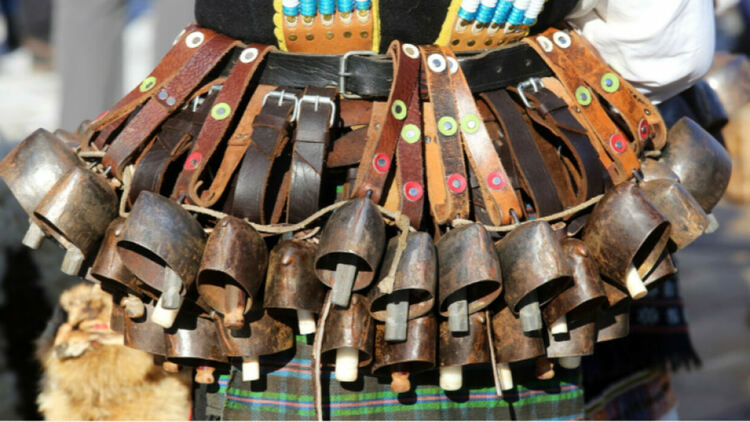  В Пернишко посрещат довечера „Сурова“