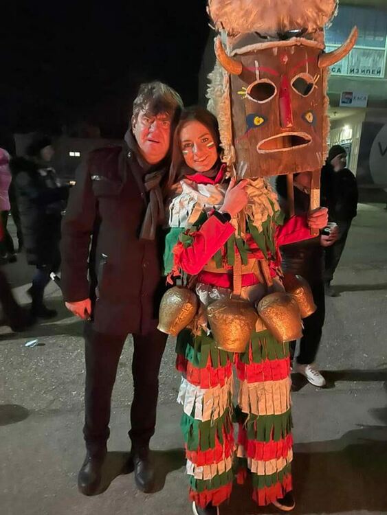 Чановете и хлопките на сурвакарите огласиха и село Драгичево