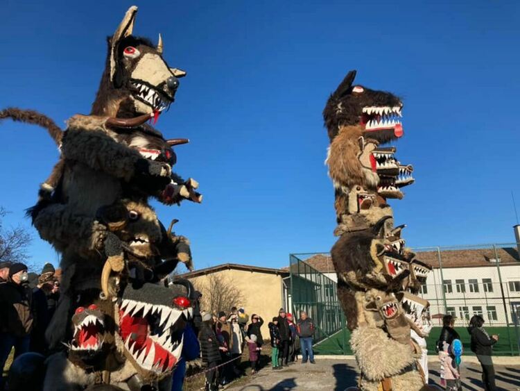 Пъстра и шумна е по традиция Сурвата в Ярджиловци