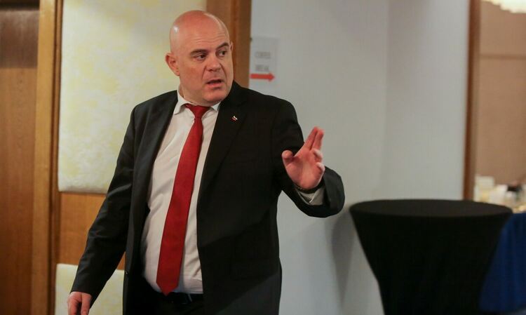 Ръководството на Прокуратурата възмутено от декларацията за оставка на Гешев, самият той не е запознат