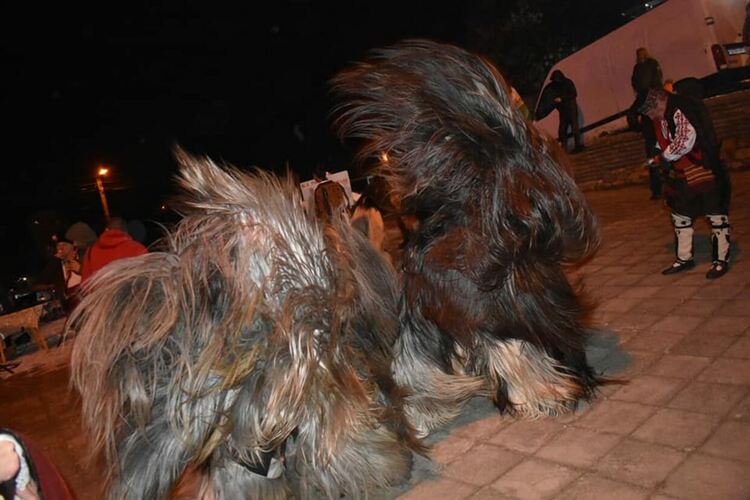 Огънят на Сурва бе запален и в село Расник