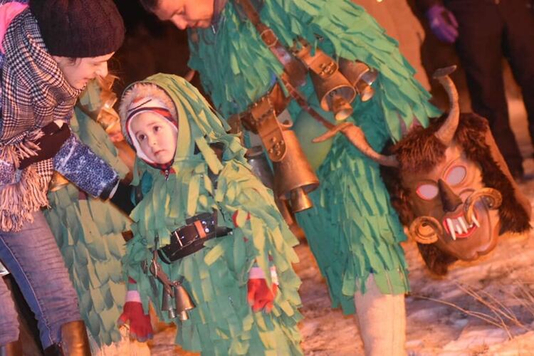 Лумнаха огньовете на Сурва в Пернишко!