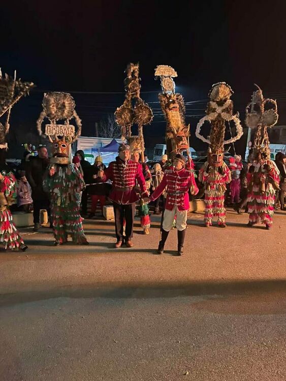 Чановете и хлопките на сурвакарите огласиха и село Драгичево