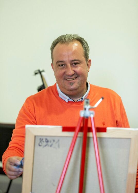 Известният живописец Петър Пиронков е ментор на изложба, която подкрепя талантливи деца