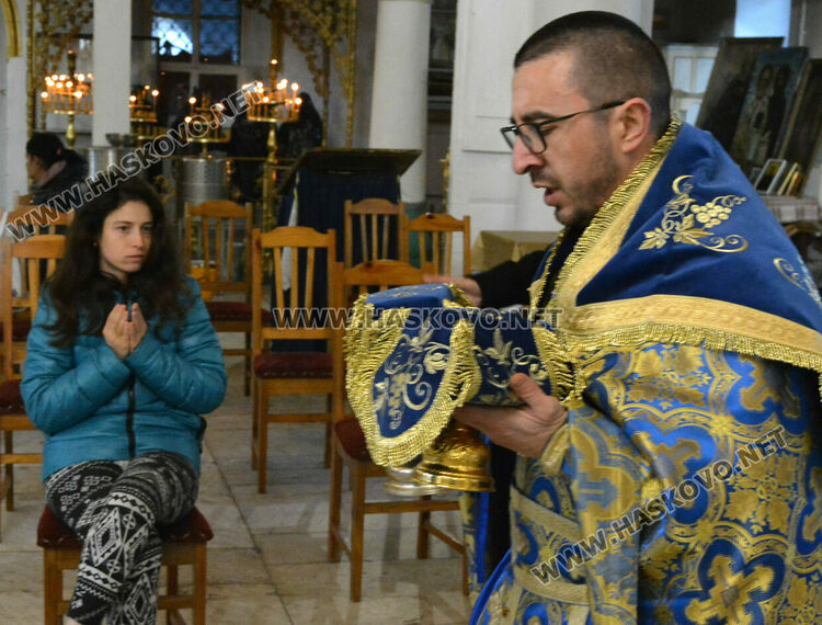 Отец Антоний празнува имен ден с черпилка за миряните в „Света Богородица“